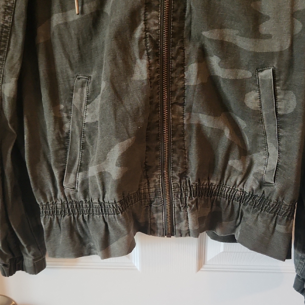 Maurices Camouflage Cropped Hooded Jacket - Picture 5 of 7